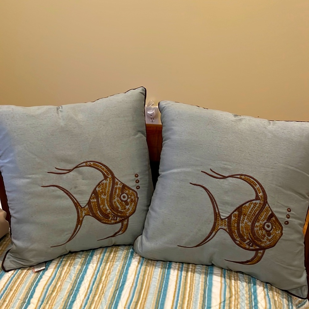 2 fish throw pillows